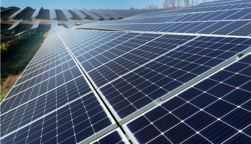 太陽光電是乾淨永續的再生能源，台灣建置太陽光電發電設施所用光電模組都符合國際標準（IEC），具可靠度及耐久性，可耐用20年以上，且發電效率仍保有80%